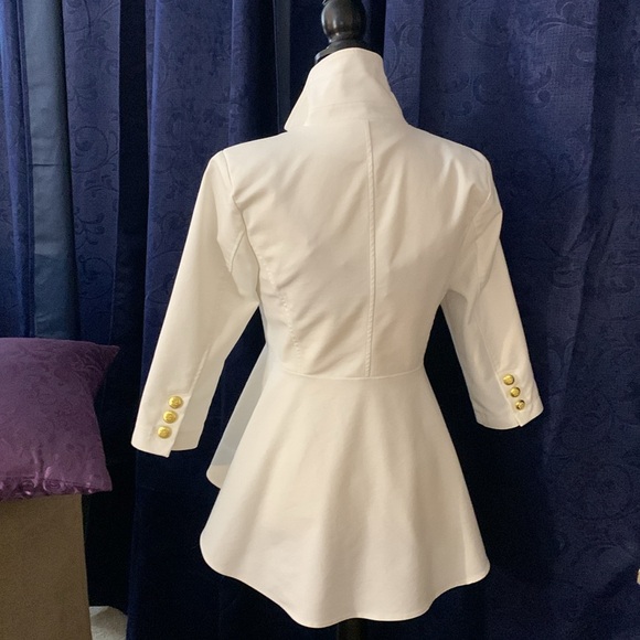 🔥VENUS Popped Collar White Asymmetrical High/Low Top Gold Accents Size 12 - Picture 3 of 14